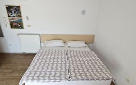 Daisy apartment